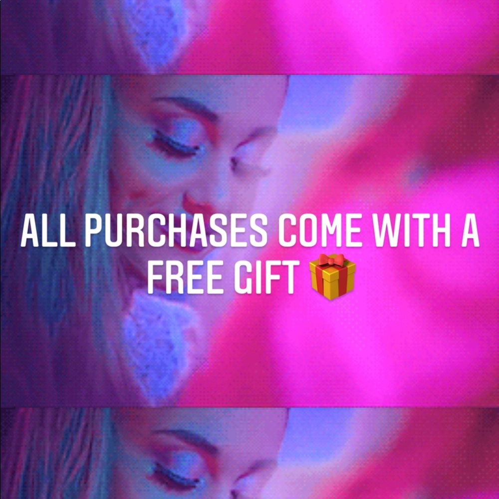 ✨ All purchases come with a free beauty item ✨